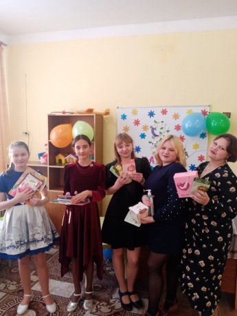 На пороге Женский праздник!